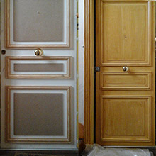 Porte d'entrée d'immeuble réalisé au plus près des autres aprés effraction